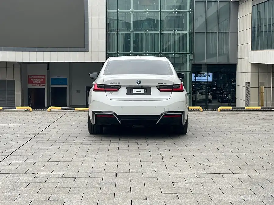 بي إم دبليو i3 2024 eDrive 35 L