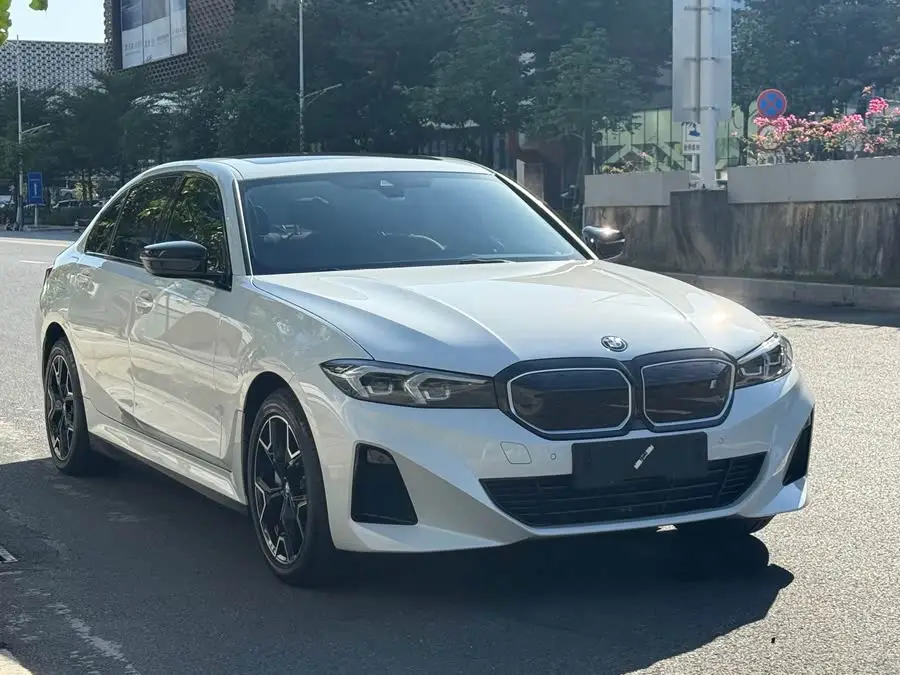 بي إم دبليو i3 2024 eDrive 40 L حزمة الليل