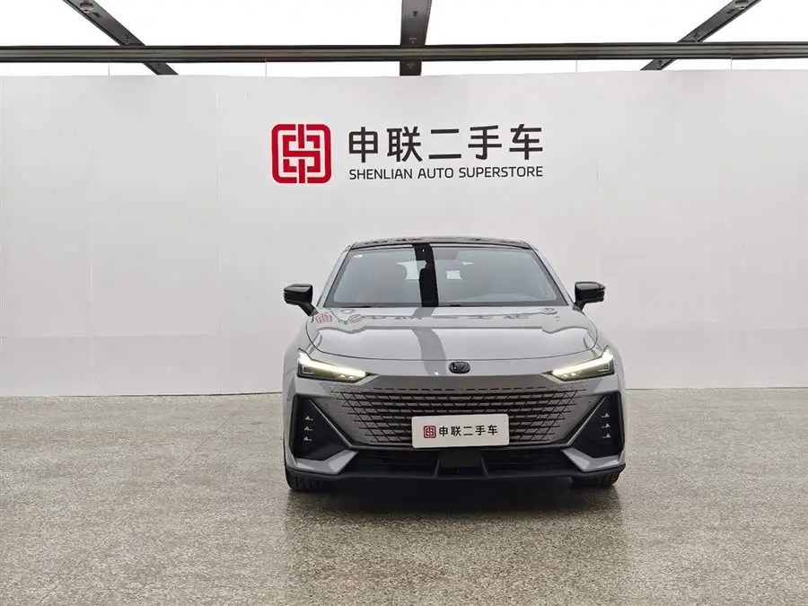 شانغهاي UNI-V 2023 1.5T بريميوم