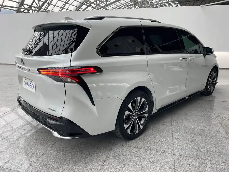 غريفيا 2022 2.5L هايبرد فلاجشيب