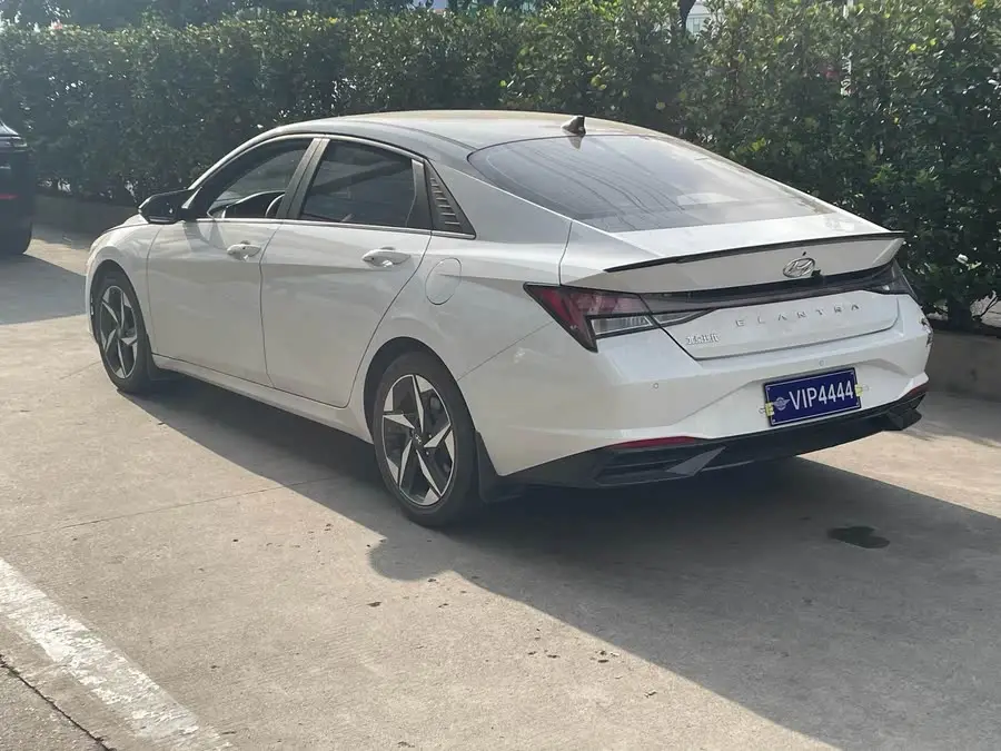 Elantra 2022 1.5L CVT LUX Premium Edition