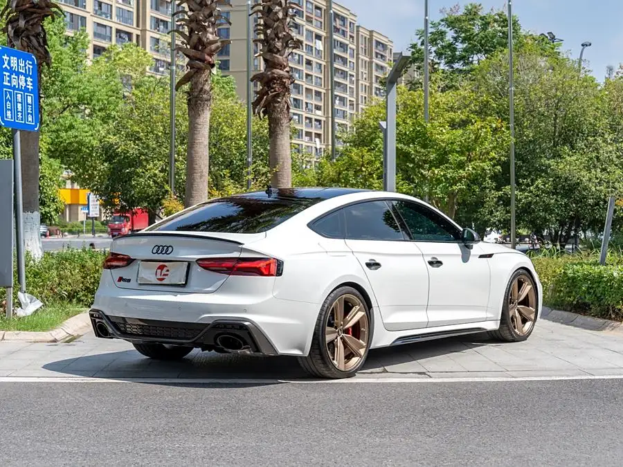 أودي RS 5 2022 RS 5 2.9T سبورت باك إصدار الذهب الداكن