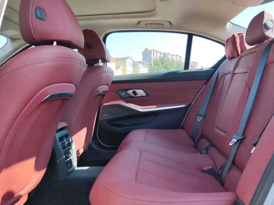 بي إم دبليو i3 2024 eDrive 40 L حزمة الرياضة السوداء