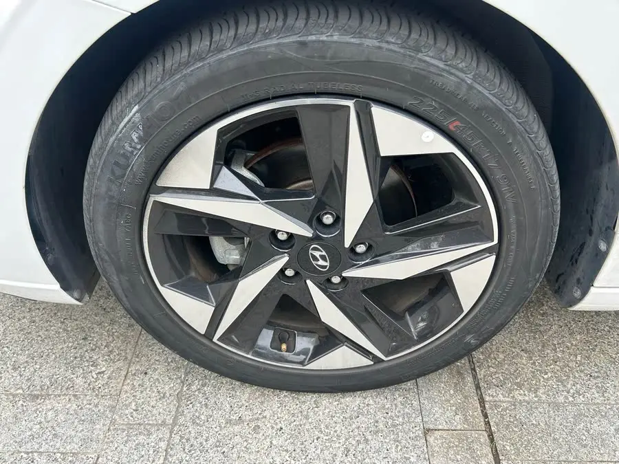 Elantra 2021 1.5L CVT LUX Premium Edition