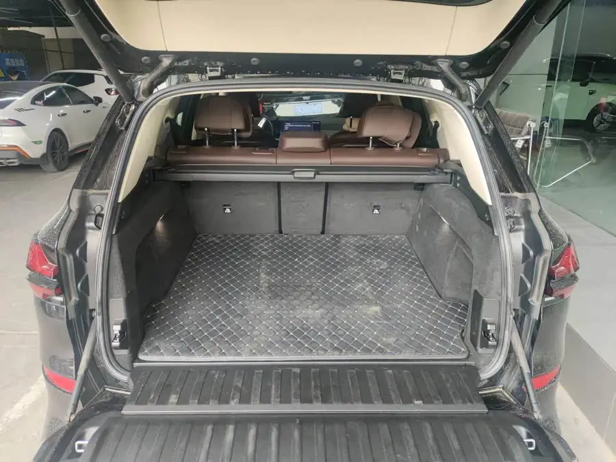 BMW X5 2023 xDrive 30Li M Sport Edition with Night Package