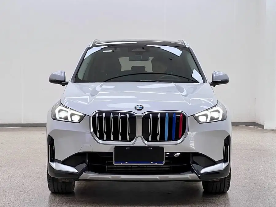 بي إم دبليو X1 2023 xDrive25Li حزمة تصميم X