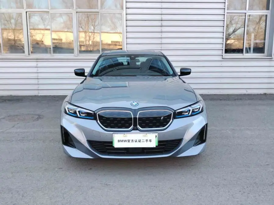 بي إم دبليو i3 2024 eDrive 40 L حزمة الرياضة الليلية