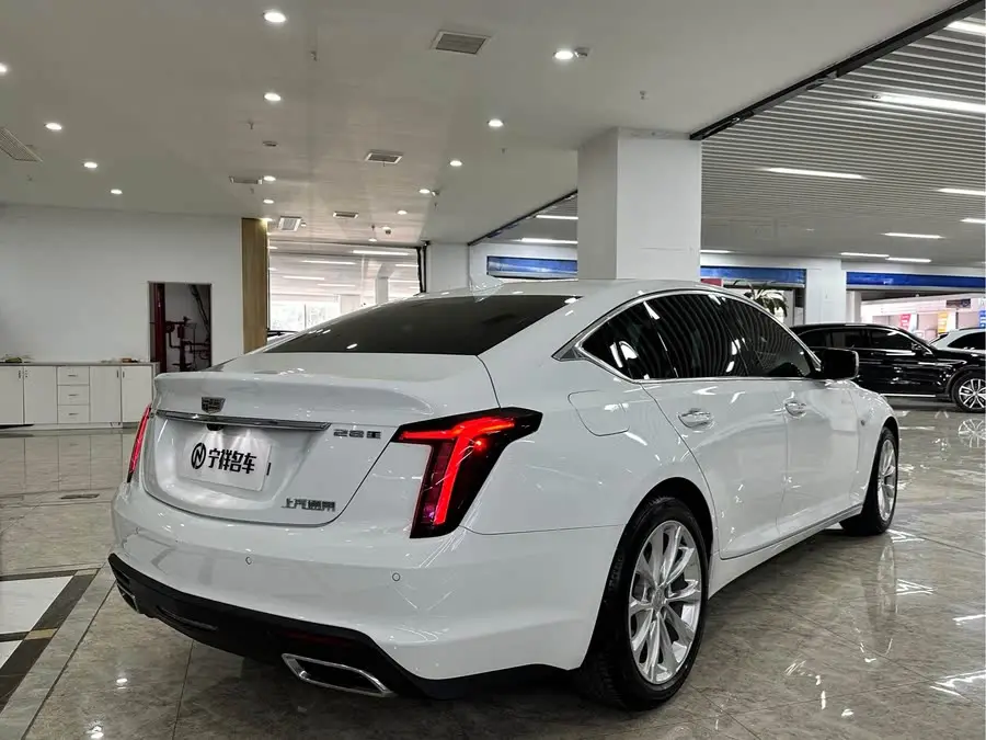 كاديلاك CT5 2022 28T الفاخرة (الإصدار القياسي)