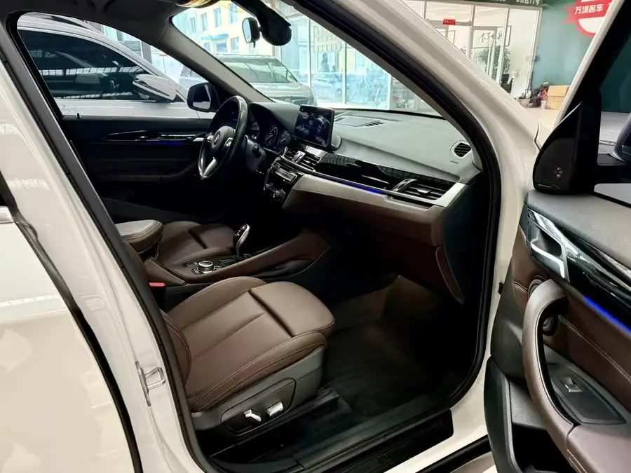 بي إم دبليو X1 2022 sDrive25Li الطراز الرائد