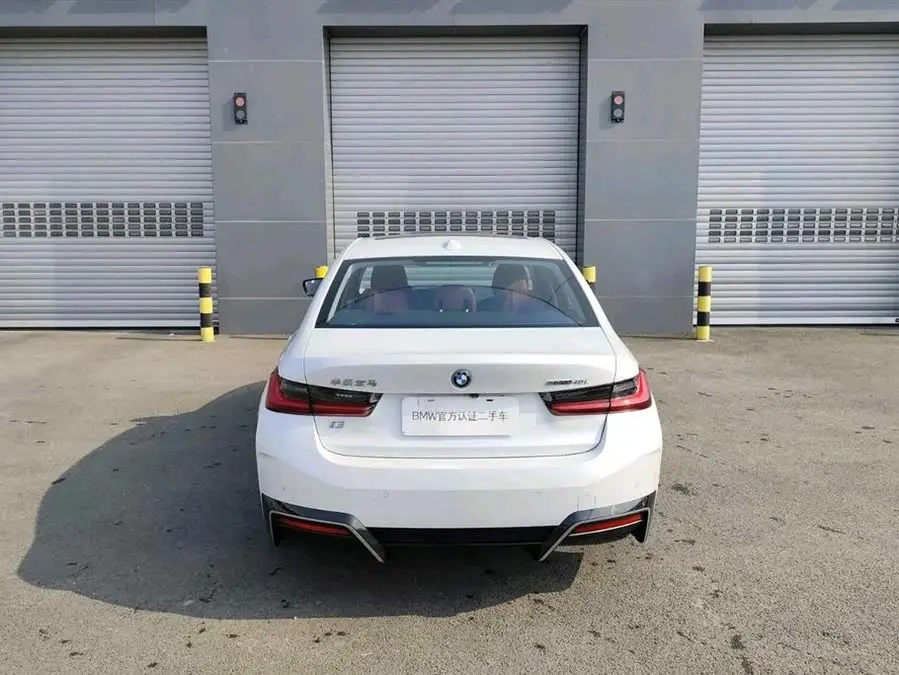 بي إم دبليو i3 2024 eDrive 40 L مجموعة الليل