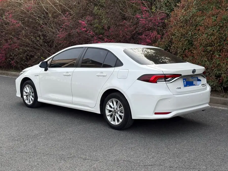 2021 كورولا هايبرد 1.8 لتر E-CVT النسخة النخبوية