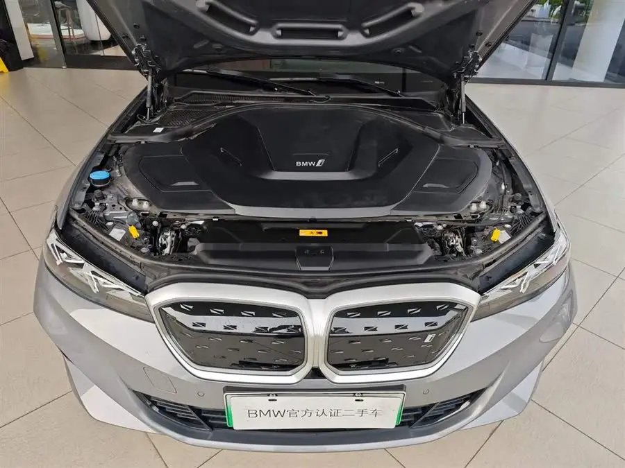 بي إم دبليو i3 2022 eDrive 35 L