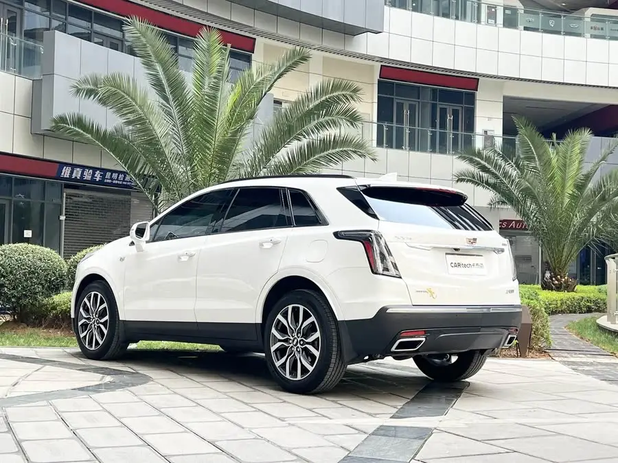 كاديلاك XT5 2023 2.0T دفع رباعي فئة برايم (إصدار بلاتينيوم)