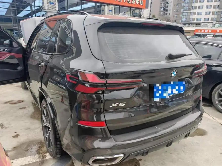 بي إم دبليو X5 2023 xDrive 30Li حزمة M الرياضية