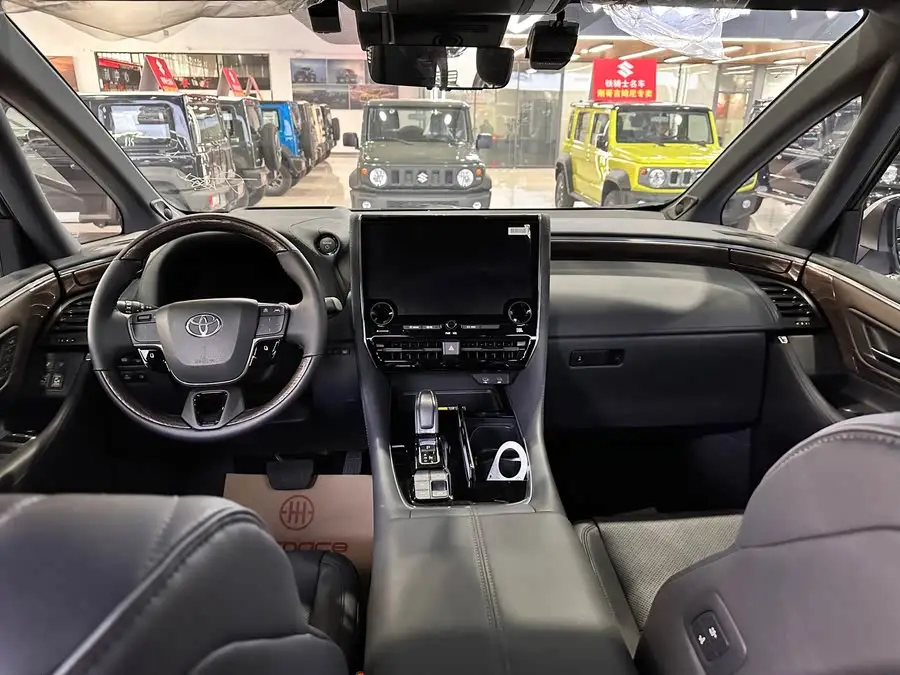 ألفارد 2024 طراز الهجين 2.5 لتر النسخة المميزة