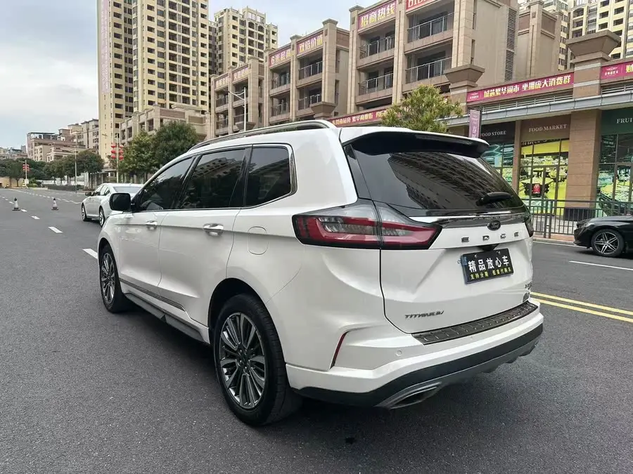 2021 Ford Edge PLUS EcoBoost 245 Two-Wheel Drive Luxury Version 7-Seater