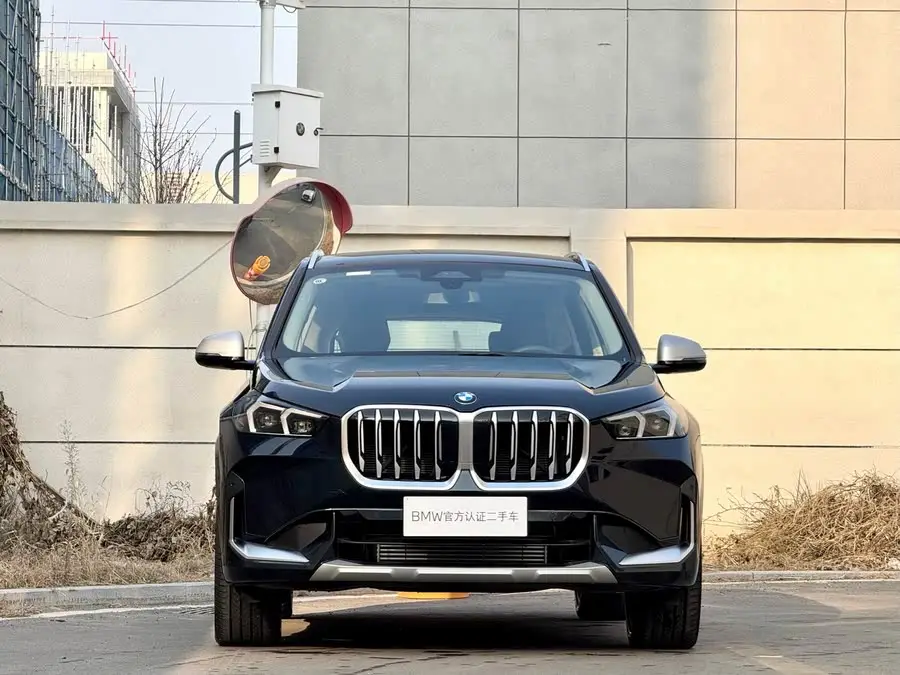 بي إم دبليو X1 2023 xDrive25Li حزمة تصميم X