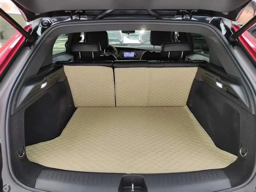 كاديلاك XT4 2022 28T طراز الدفع الثنائي