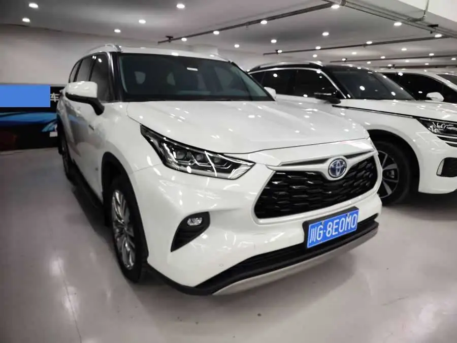 هايلاندر 2022 هايبرد 2.5 لتر دفع رباعي بريميوم 7 مقاعد