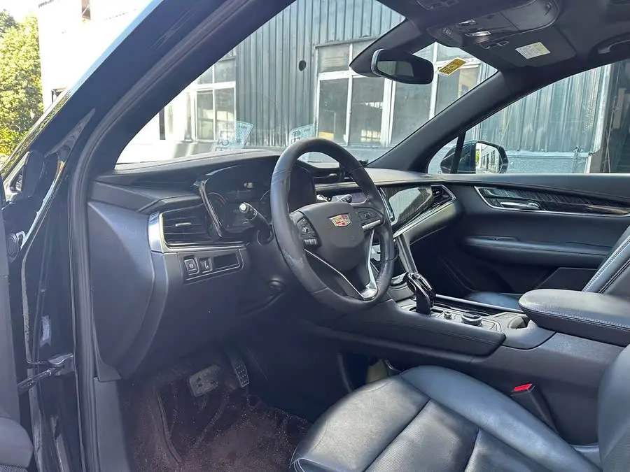 كاديلاك XT6 2021 28T طراز الفخامة 6 مقاعد