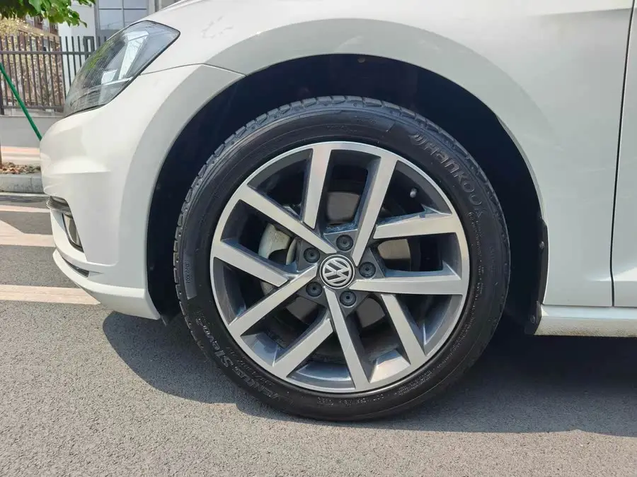 Golf 2020 Love Edition 200TSI DSG Comfort