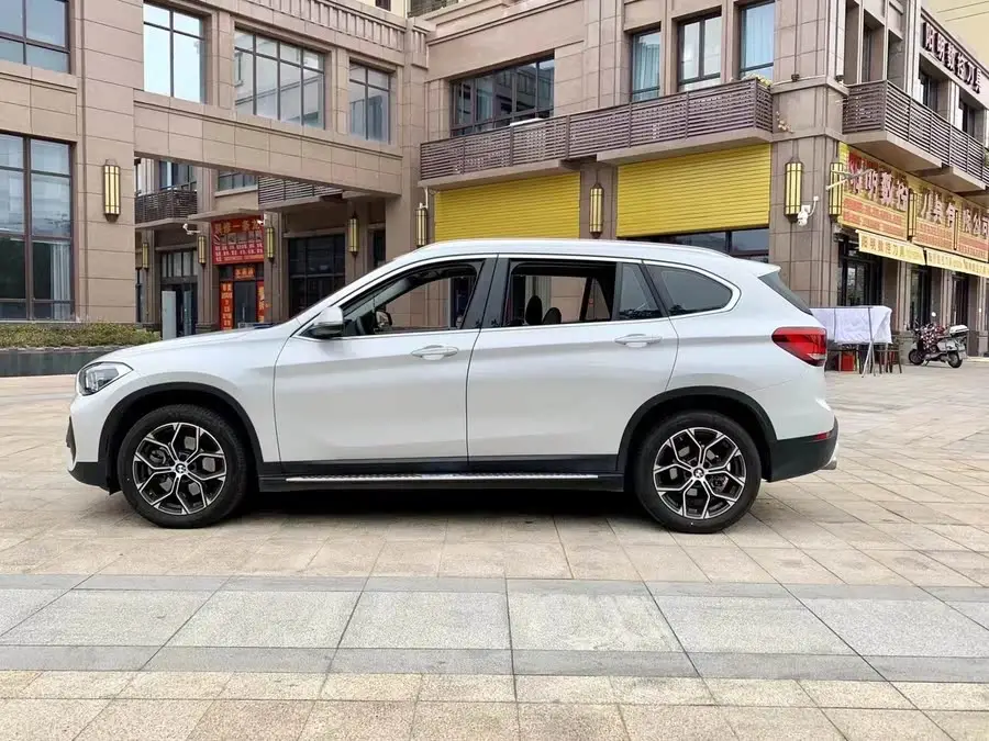 بي إم دبليو X1 2020 sDrive25Li الطراز الرائد