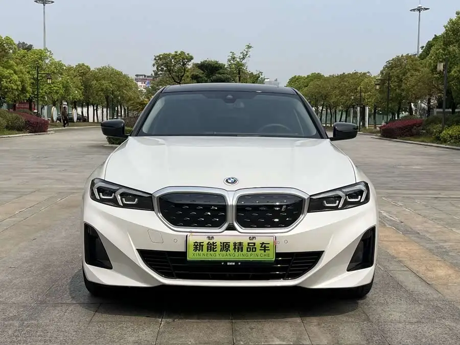 بي إم دبليو i3 2024 eDrive 35 L