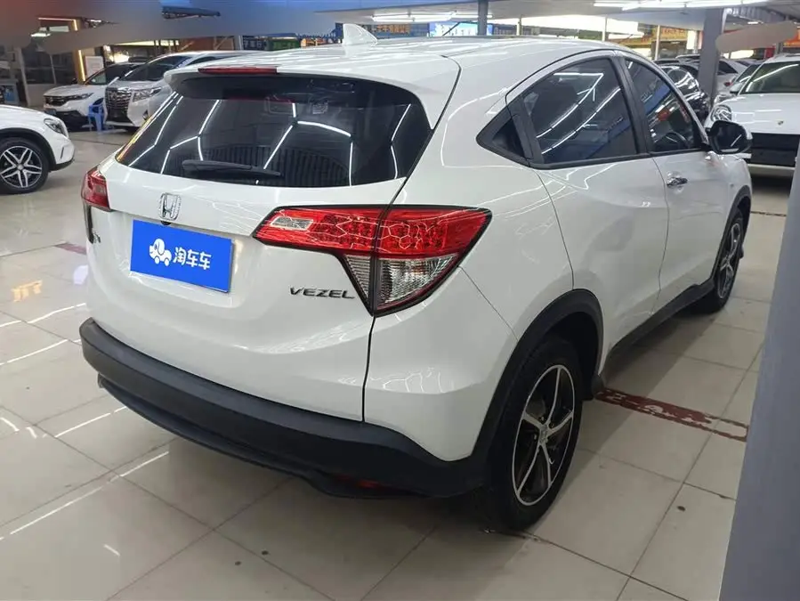 2020 هوندا HR-V 1.5L CVT الفئة الفاخرة