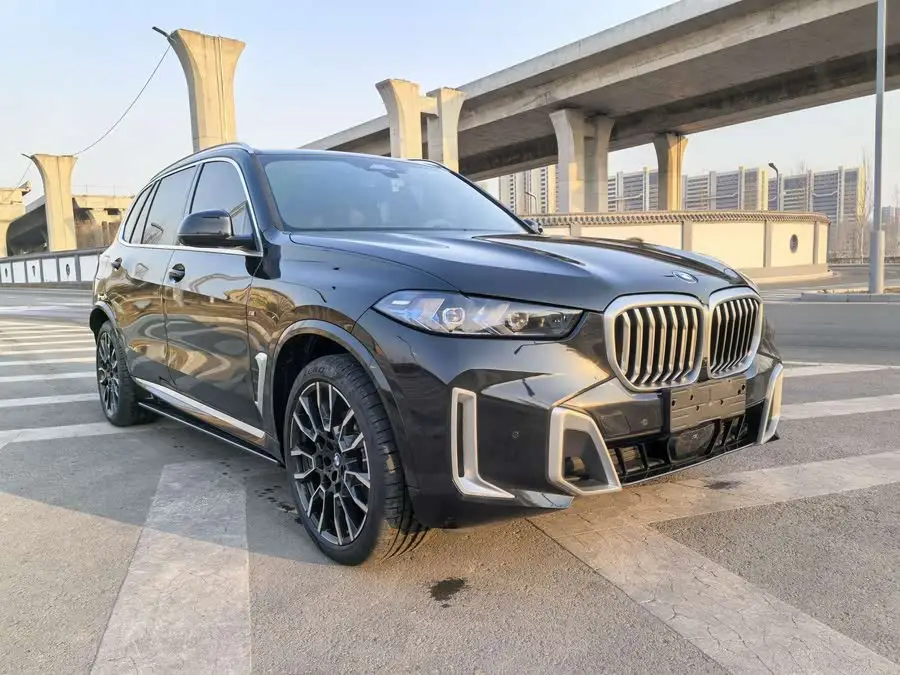 بي إم دبليو X5 2023 xDrive 40Li M باقة الرياضة الليلية