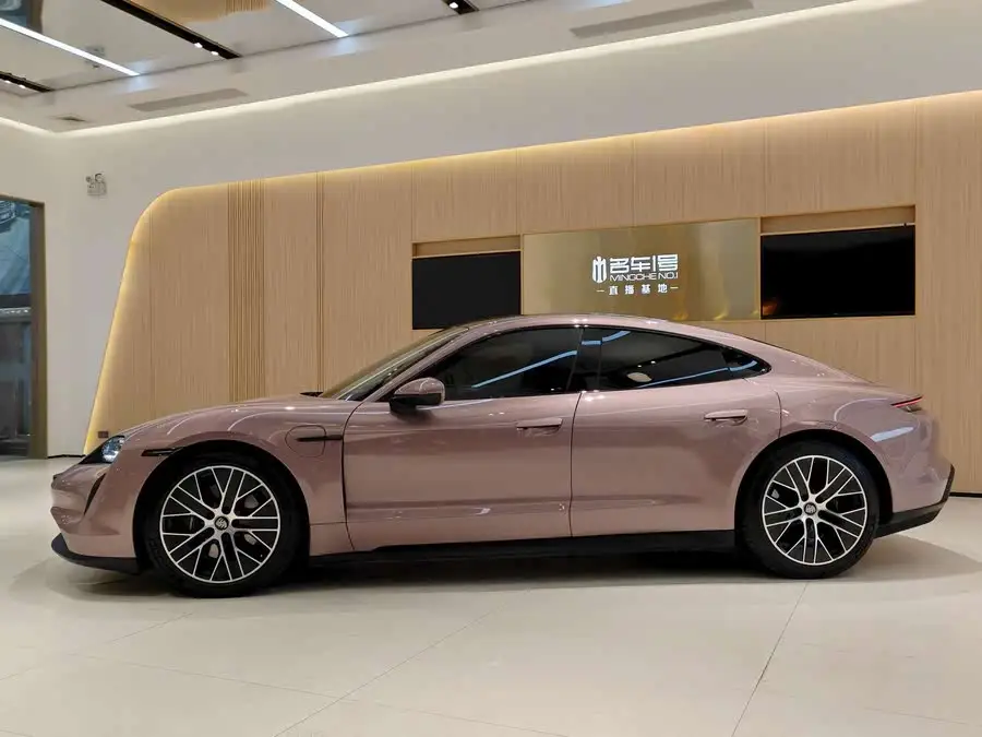 تايكان 2022 طراز مُعدل