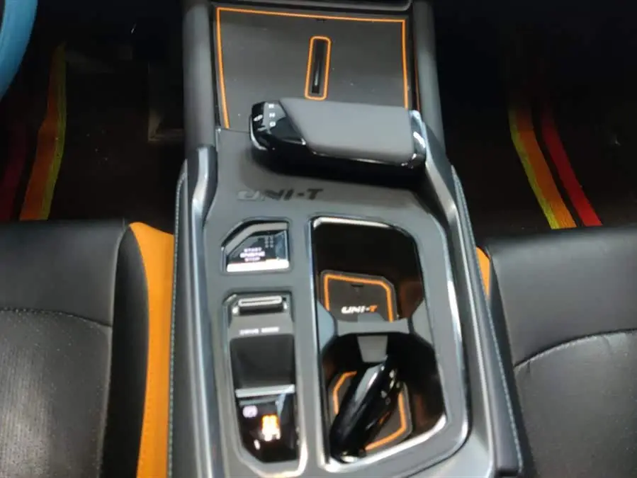 شانغ’an UNI-T 2023 الجيل الثاني 1.5T النسخة الفاخرة