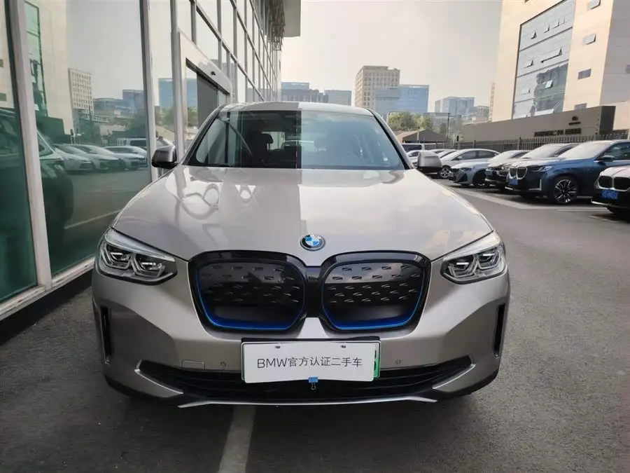 بي إم دبليو iX3 2021 الطراز الرائد