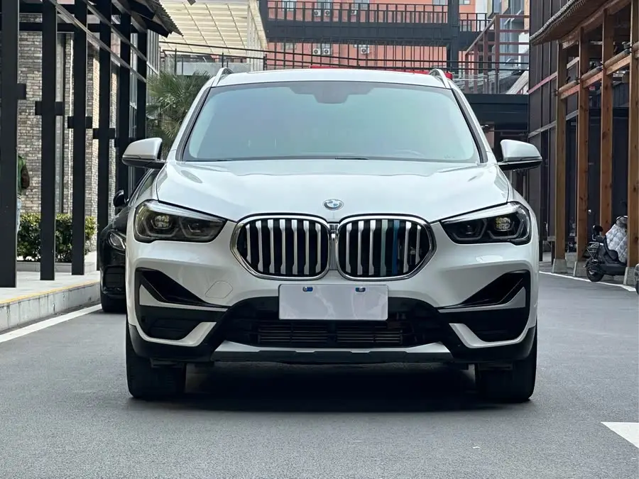 بي إم دبليو X1 2021 sDrive20Li فئة الرفاهية