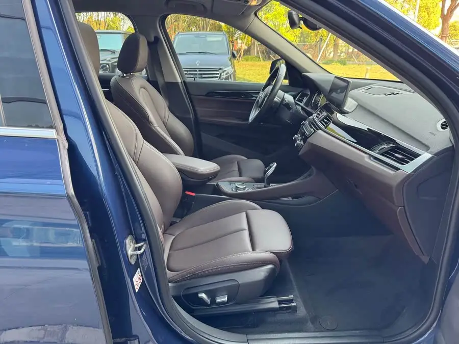 بي إم دبليو X1 2021 sDrive25Li إصدار رائد