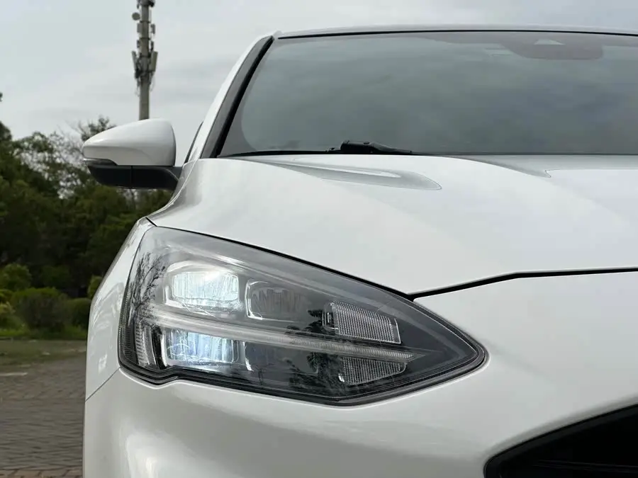 فورد فوكس 2021 هاتشباك EcoBoost 180 أوتوماتيكي ST لاين