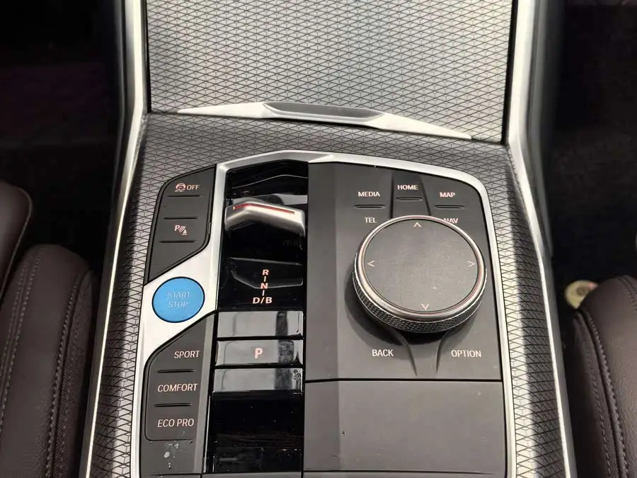 بي إم دبليو i3 2024 eDrive 40 L حزمة الليل