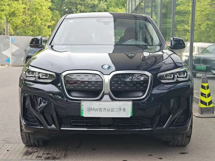 بي إم دبليو iX3 2023 الإصدار الرائد