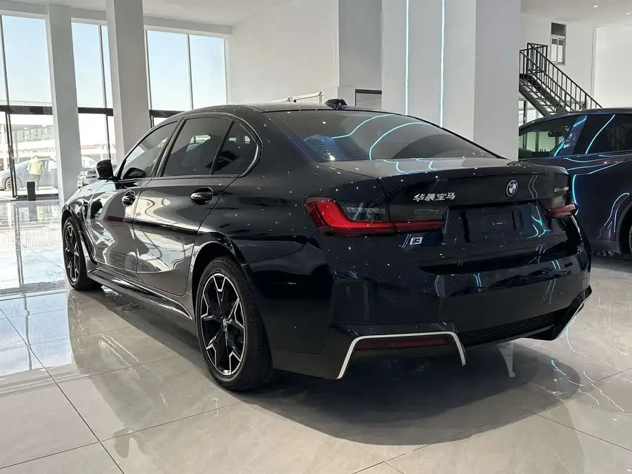 بي إم دبليو i3 2024 eDrive 40 L حزمة الليل