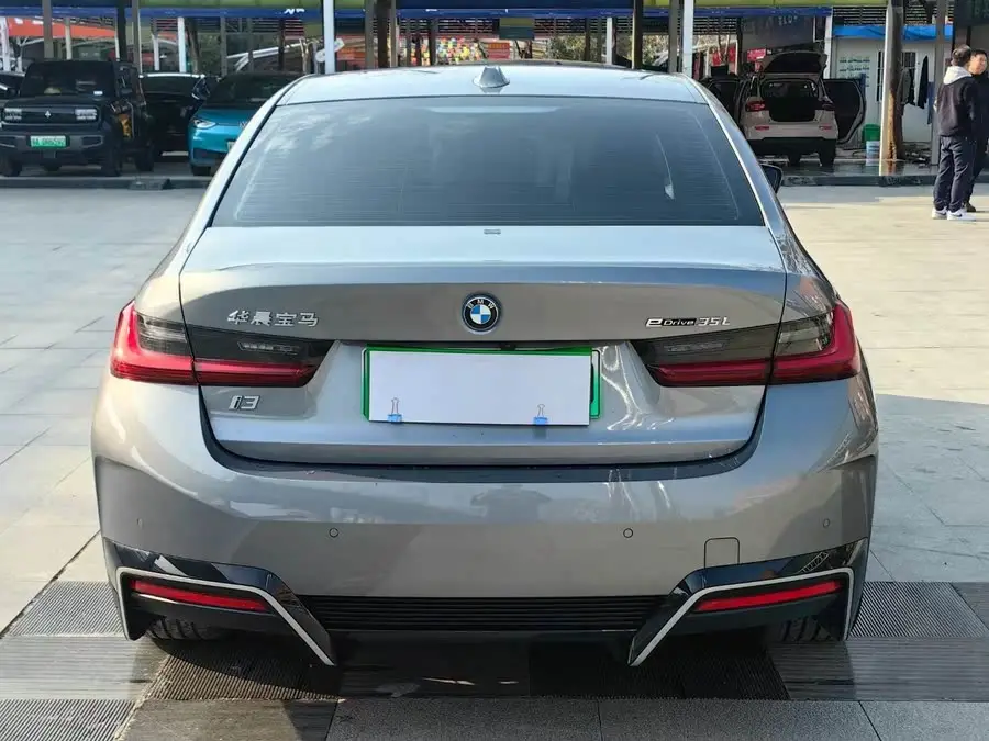 بي إم دبليو i3 2022 eDrive 35 L