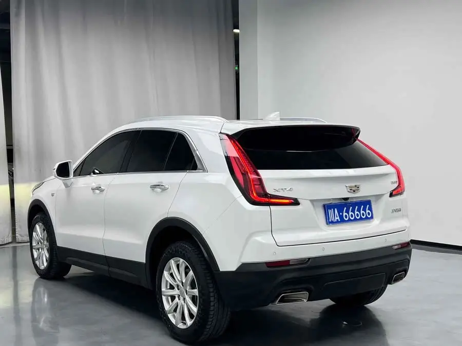 Cadillac XT4 2021 28T FWD Luxury