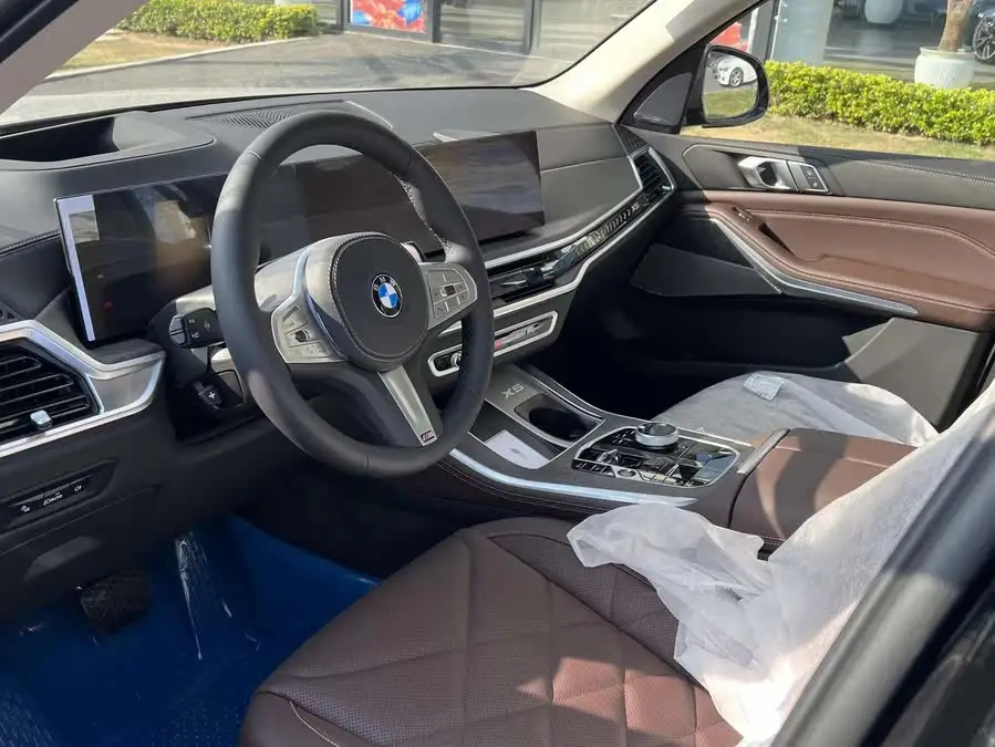 بي إم دبليو X5 2023 xDrive 30Li حزمة M الرياضية الفاخرة