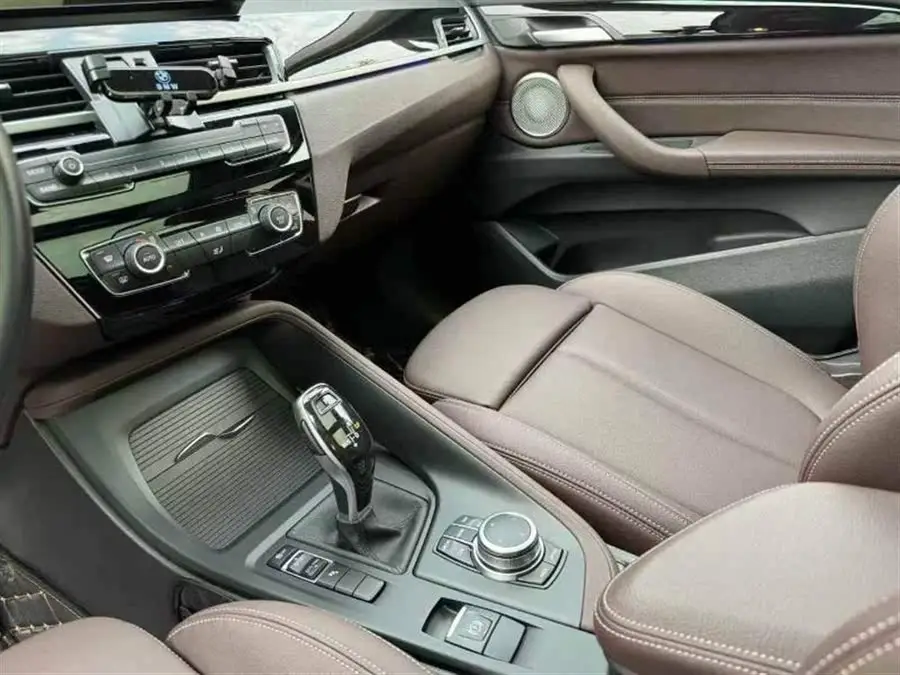 بي إم دبليو X1 2022 sDrive25Li الطراز الرائد