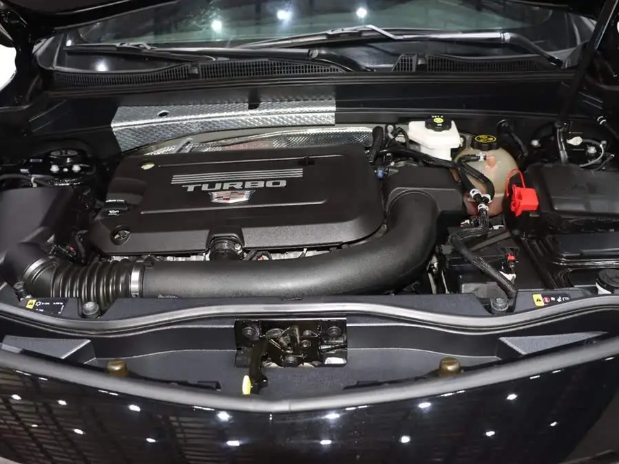 كاديلاك XT4 2022 28T فاخرة للدفع الأمامي