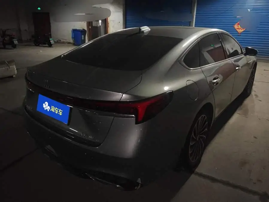 بيوك لاكروس 2023 28T بريموم