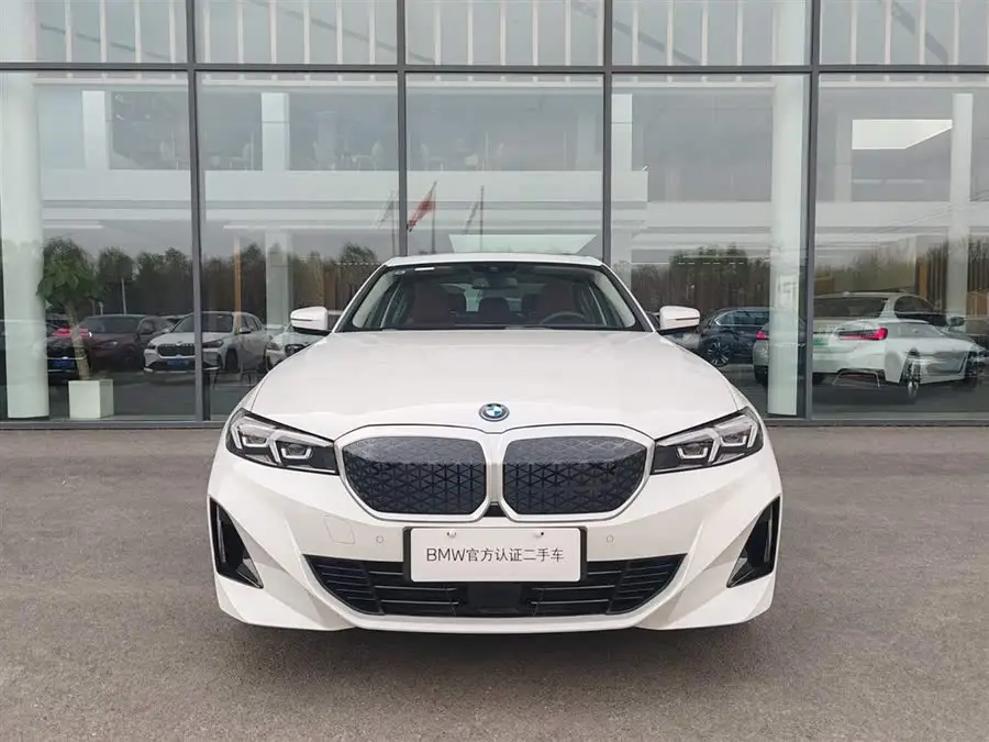 بي إم دبليو i3 2025 eDrive 35 L