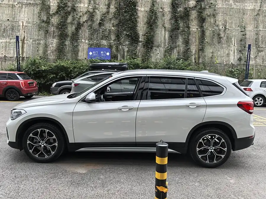 بي إم دبليو X1 2022 sDrive20Li النسخة الفاخرة