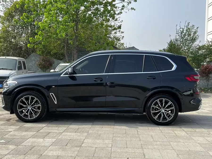 بي إم دبليو X5 2022 xDrive 30Li باقة M الرياضية الحصرية