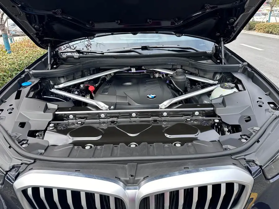 بي إم دبليو X5 موديل 2023 xDrive 30Li فئة M الرياضية الفاخرة مع حزمة التعتيم