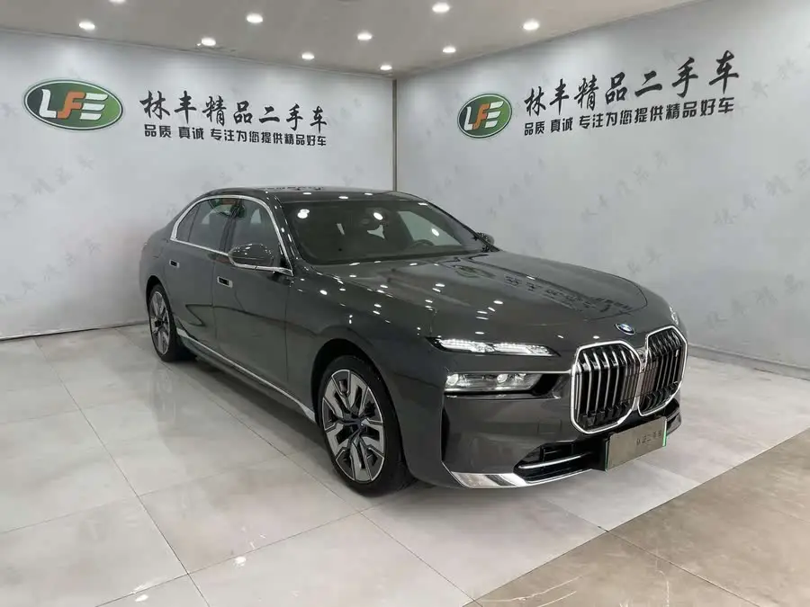 BMW i7 2023 xDrive60L Luxury Package