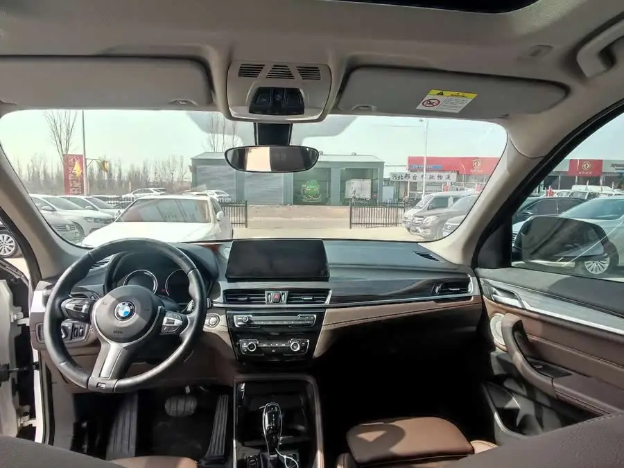 بي إم دبليو X1 2022 xDrive25Li الفاخرة